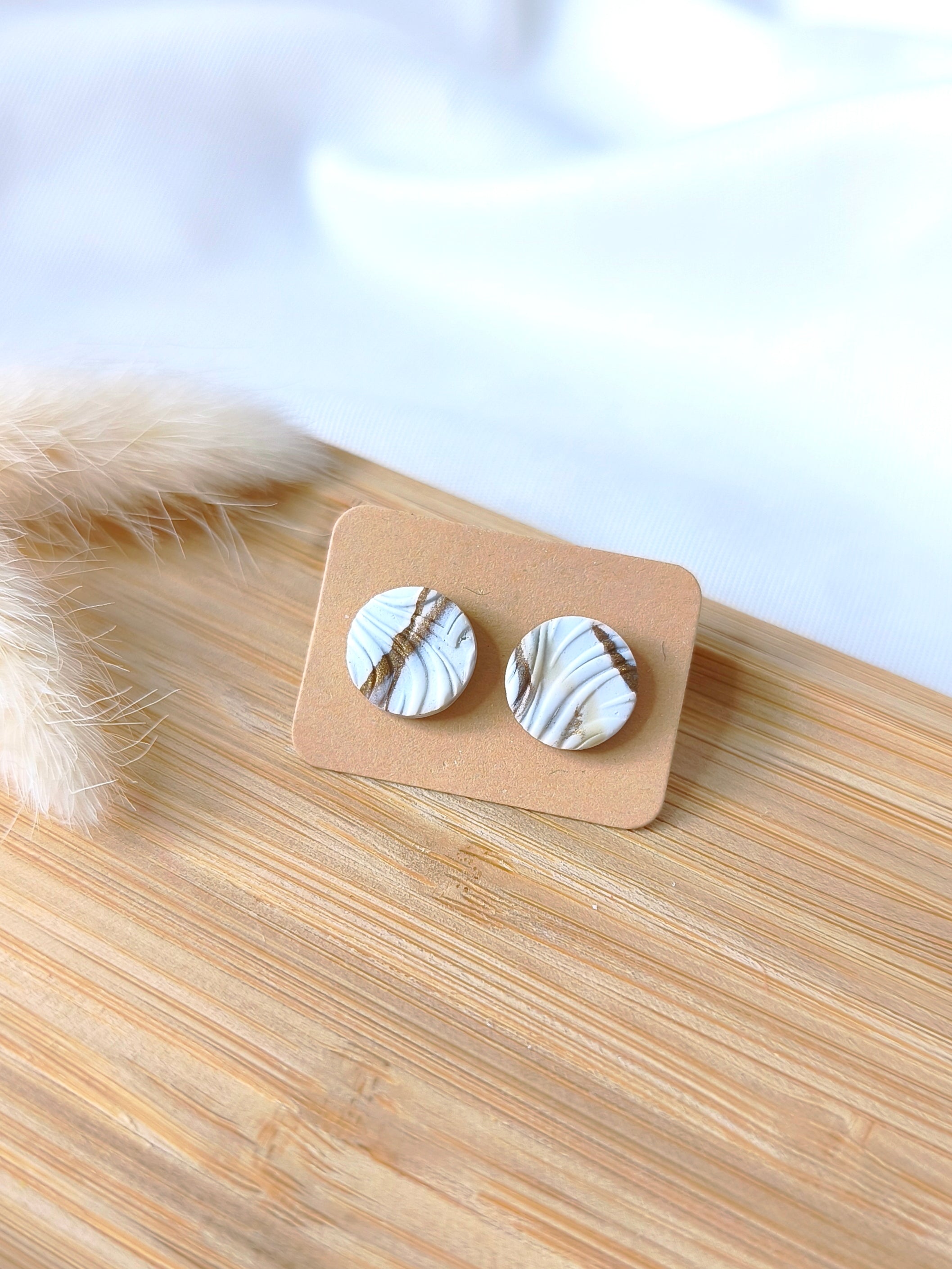 PUCES D'OREILLES