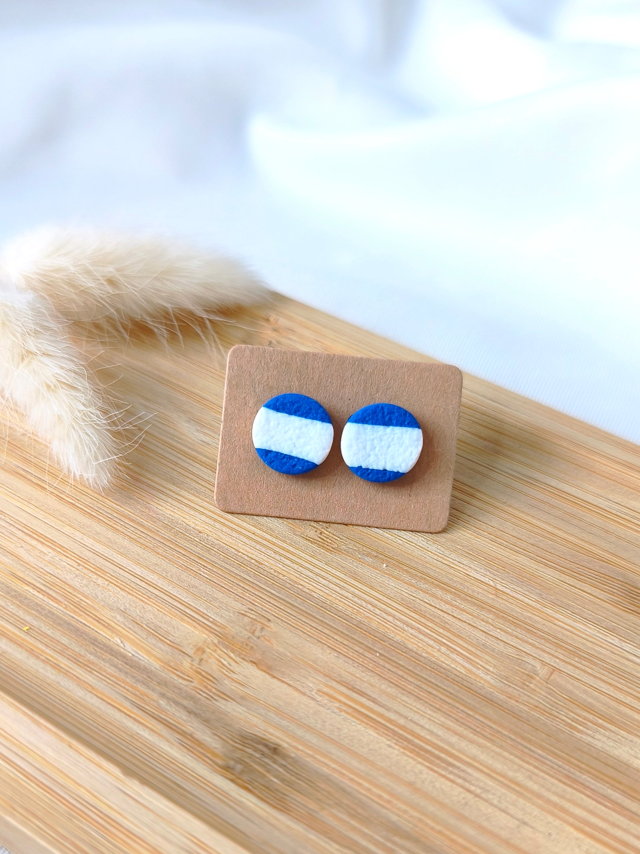 PUCES D'OREILLES